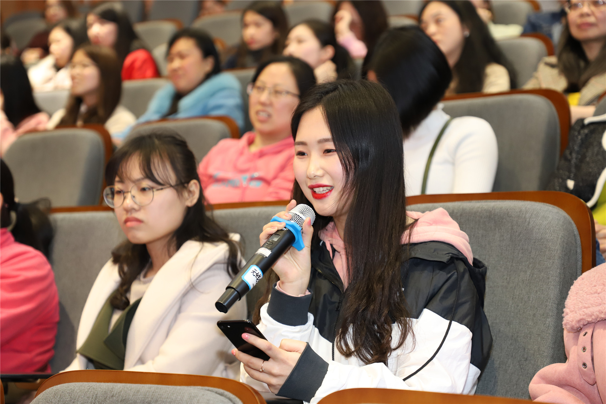 教育巾帼心向党 建功圆梦新时代——西大附中庆祝三八妇女节主题活动