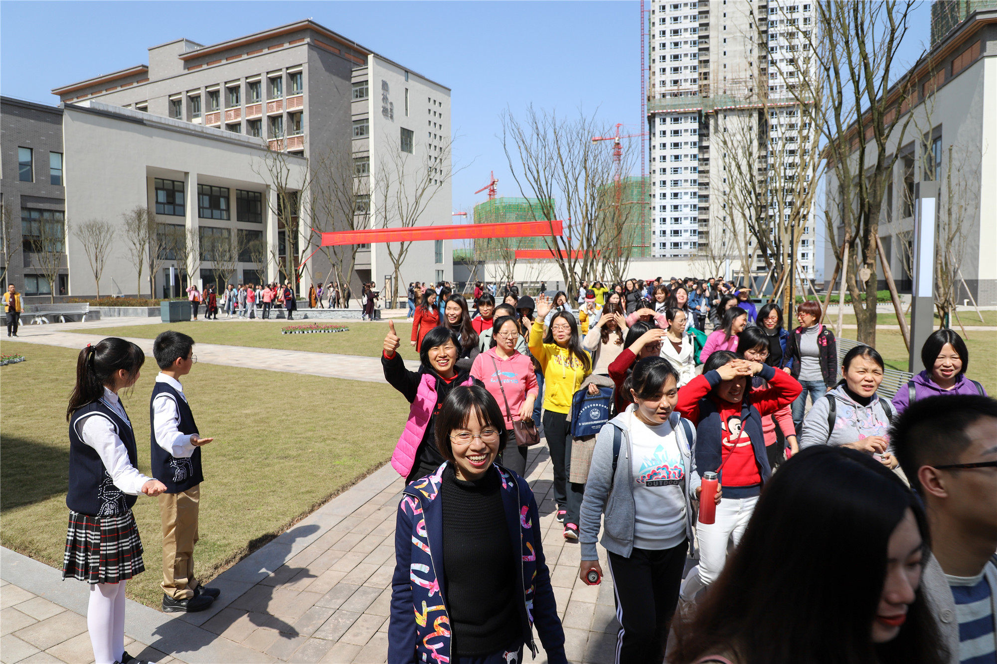 教育巾帼心向党 建功圆梦新时代——西大附中庆祝三八妇女节主题活动