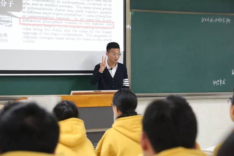 我校生物组李鑫老师斩获重庆市优质课比赛一等奖